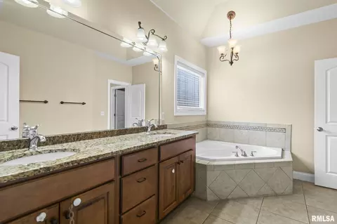 Bath - 2312 W Laurel Ave, Springfield, IL 62704 photo 1 of 6