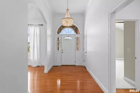 Entry Way - 2312 W Laurel Ave, Springfield, IL 62704 photo 1 of 6