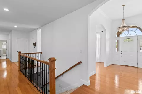 Entry Way - 2312 W Laurel Ave, Springfield, IL 62704 photo 3 of 6