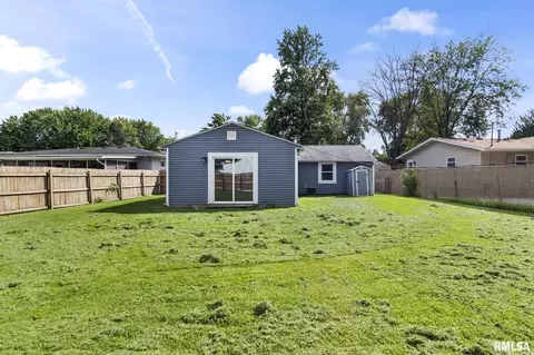 Exterior - 2617 Kent Dr, Springfield, IL 62703 photo 2 of 6
