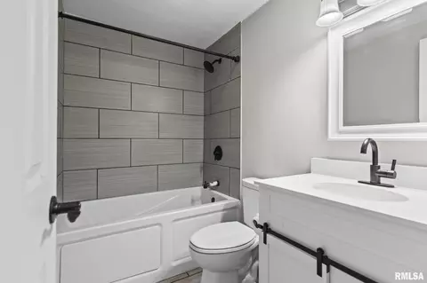 Bath - 2617 Kent Dr, Springfield, IL 62703 photo 1 of 3