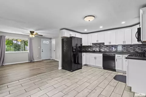 Kitchen - 2617 Kent Dr, Springfield, IL 62703 photo 1 of 2