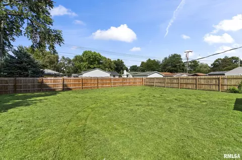 Exterior - 2617 Kent Dr, Springfield, IL 62703 photo 3 of 6
