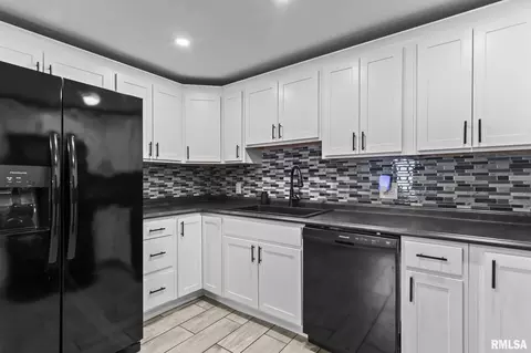 Kitchen - 2617 Kent Dr, Springfield, IL 62703 photo 2 of 2