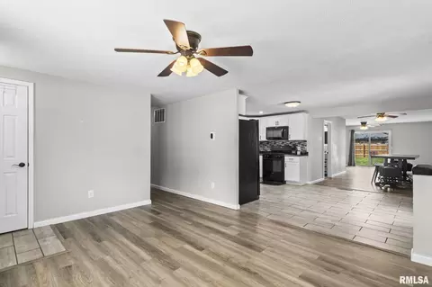 Entry Way - 2617 Kent Dr, Springfield, IL 62703 photo 1 of 2