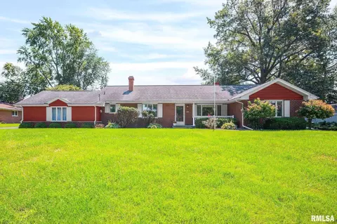 556 Knollcrest Dr, Galesburg, IL 61401