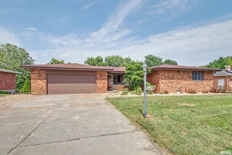 2001 S Sheridan Dr, Quincy, IL 62305