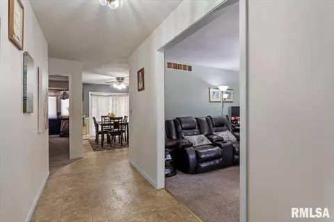 Entry Way - 1808 Hunter Ridge Dr, Springfield, IL 62704 photo 1 of 3
