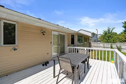 Exterior - 1808 Hunter Ridge Dr, Springfield, IL 62704 photo 3 of 6