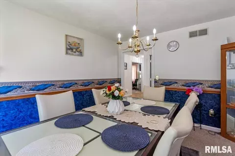 Dining - 1808 Hunter Ridge Dr, Springfield, IL 62704 photo 1 of 2