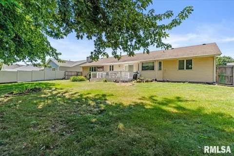 Exterior - 1808 Hunter Ridge Dr, Springfield, IL 62704 photo 5 of 6
