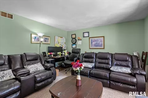 Living - 1808 Hunter Ridge Dr, Springfield, IL 62704 photo 1 of 2
