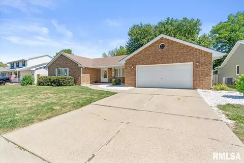 Exterior - 1808 Hunter Ridge Dr, Springfield, IL 62704 photo 1 of 6