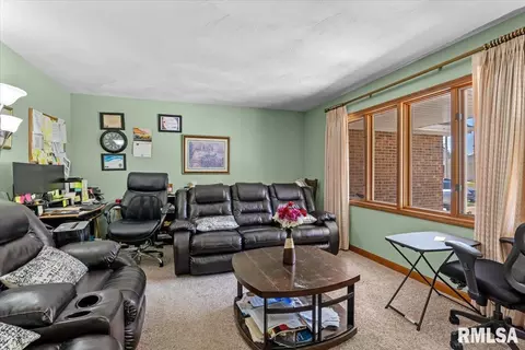 Living - 1808 Hunter Ridge Dr, Springfield, IL 62704 photo 2 of 2