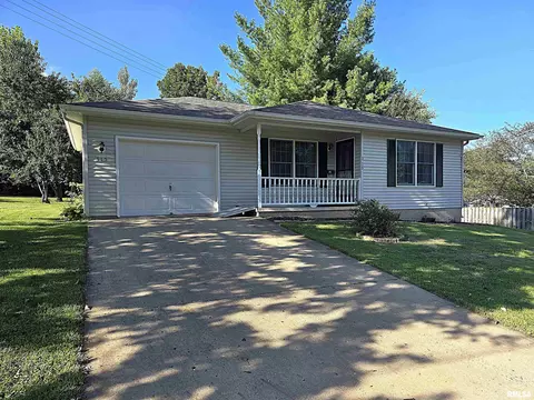 315 W Antle St, Petersburg, IL 62675