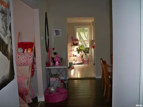 Entry Way - 500 Williams St, Springfield, IL 62704 photo 2 of 2