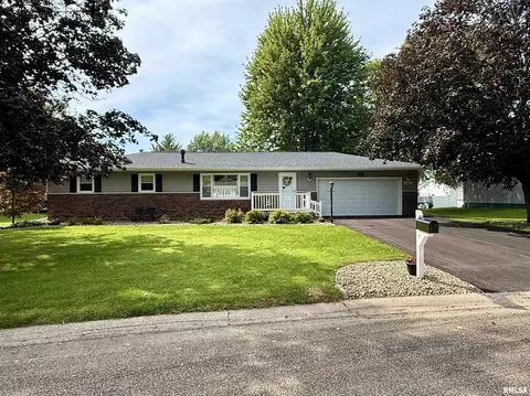725 Pleasant Dr, Knoxville, IL 61448