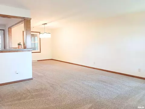 Living - 65 Lambert Ln, Springfield, IL 62704 photo 1 of 5