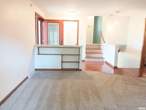 Living - 65 Lambert Ln, Springfield, IL 62704 photo 3 of 5