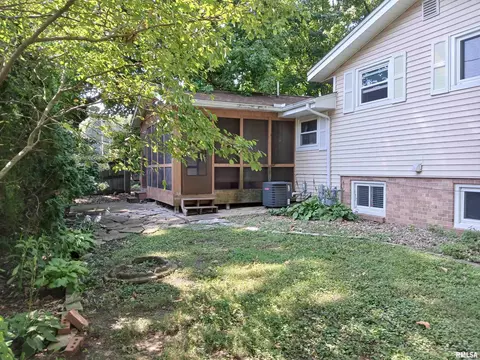 Exterior - 65 Lambert Ln, Springfield, IL 62704 photo 8 of 10