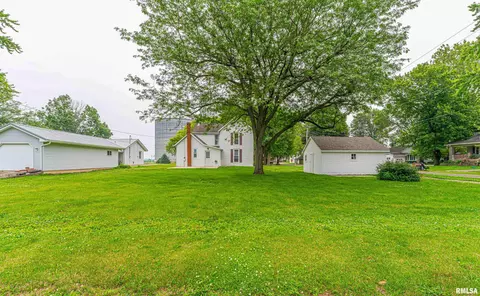 Exterior - 120 E Mccormick Ave, Emden, IL 62635 photo 3 of 4