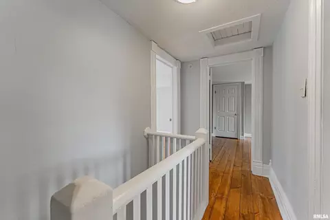 Entry Way - 120 E Mccormick Ave, Emden, IL 62635 photo 3 of 4