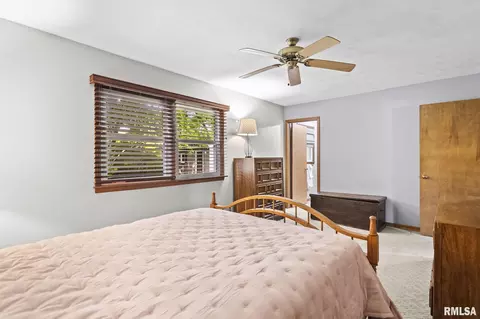 Bedroom - 2340 Grinnell Dr, Springfield, IL 62704 photo 3 of 8