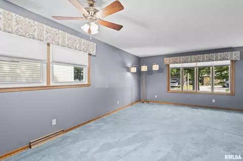 Living - 2340 Grinnell Dr, Springfield, IL 62704 photo 4 of 7