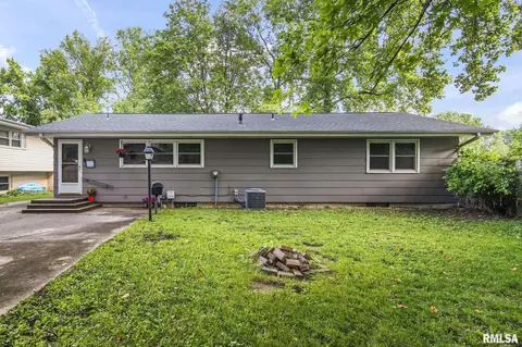 Exterior - 2340 Grinnell Dr, Springfield, IL 62704 photo 5 of 5