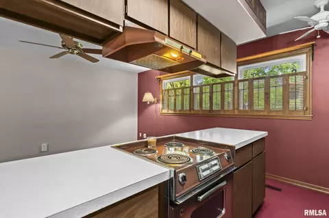 Kitchen - 2340 Grinnell Dr, Springfield, IL 62704 photo 3 of 5