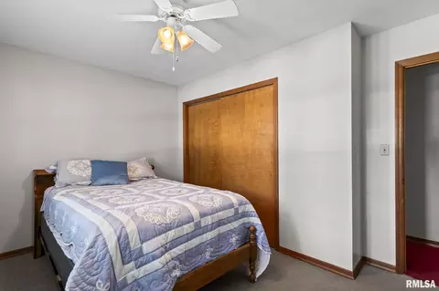 Bedroom - 2340 Grinnell Dr, Springfield, IL 62704 photo 4 of 8
