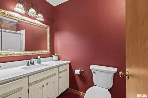 Bath - 2340 Grinnell Dr, Springfield, IL 62704 photo 1 of 3