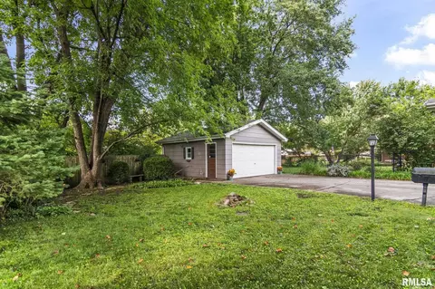 Exterior - 2340 Grinnell Dr, Springfield, IL 62704 photo 3 of 5