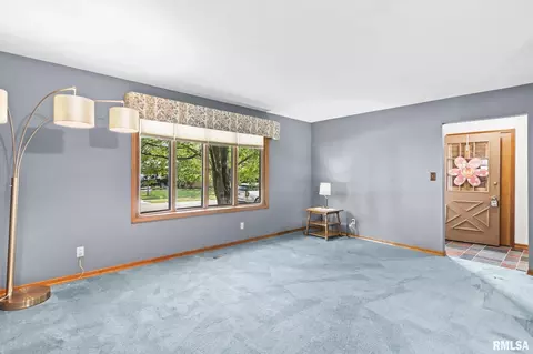 Living - 2340 Grinnell Dr, Springfield, IL 62704 photo 3 of 7