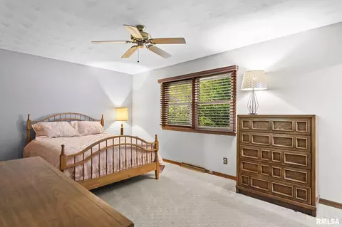 Bedroom - 2340 Grinnell Dr, Springfield, IL 62704 photo 1 of 8