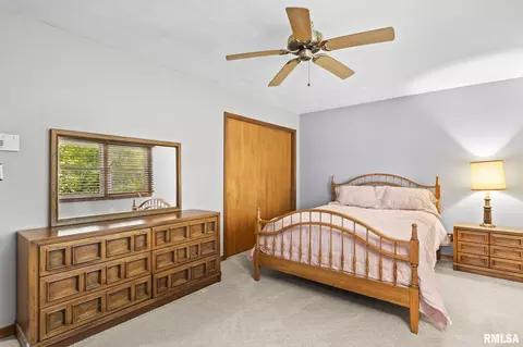 Bedroom - 2340 Grinnell Dr, Springfield, IL 62704 photo 2 of 8