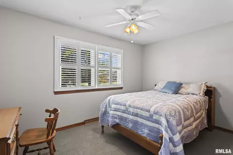 Bedroom - 2340 Grinnell Dr, Springfield, IL 62704 photo 5 of 8