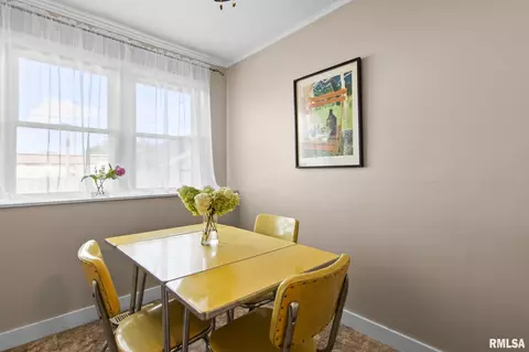Dining - 2109 S State St, Springfield, IL 62704 photo 4 of 5