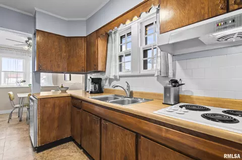 Kitchen - 2109 S State St, Springfield, IL 62704 photo 2 of 2