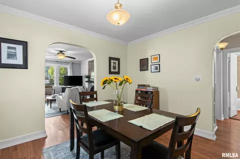 Dining - 2109 S State St, Springfield, IL 62704 photo 2 of 5