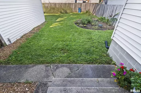 Exterior - 2109 S State St, Springfield, IL 62704 photo 3 of 3