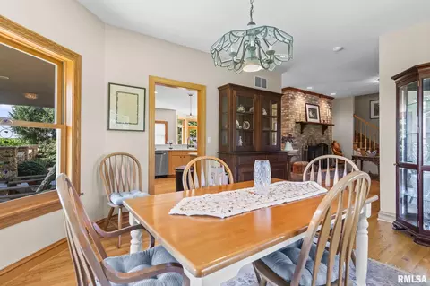 Dining - 1998 Chelsea Dr, Springfield, IL 62712 photo 2 of 3