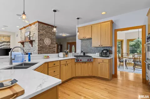 Kitchen - 1998 Chelsea Dr, Springfield, IL 62712 photo 1 of 5