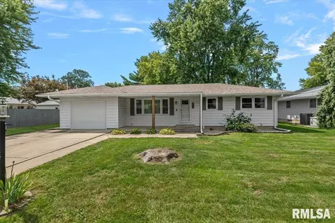 813 Glenda Ln, Taylorville, IL 62568