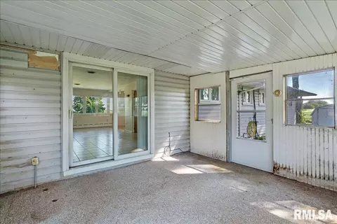 Exterior - 400 Southwind Rd, Springfield, IL 62703 photo 6 of 11