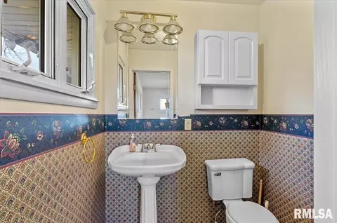 Bath - 400 Southwind Rd, Springfield, IL 62703 photo 1 of 2