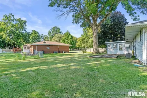 Exterior - 400 Southwind Rd, Springfield, IL 62703 photo 7 of 11