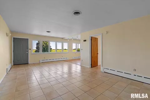 Living - 400 Southwind Rd, Springfield, IL 62703 photo 3 of 4