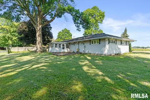 Exterior - 400 Southwind Rd, Springfield, IL 62703 photo 8 of 11