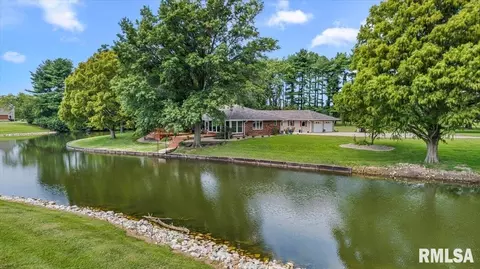 1747 Old Airport Rd, Jacksonville, IL 62650